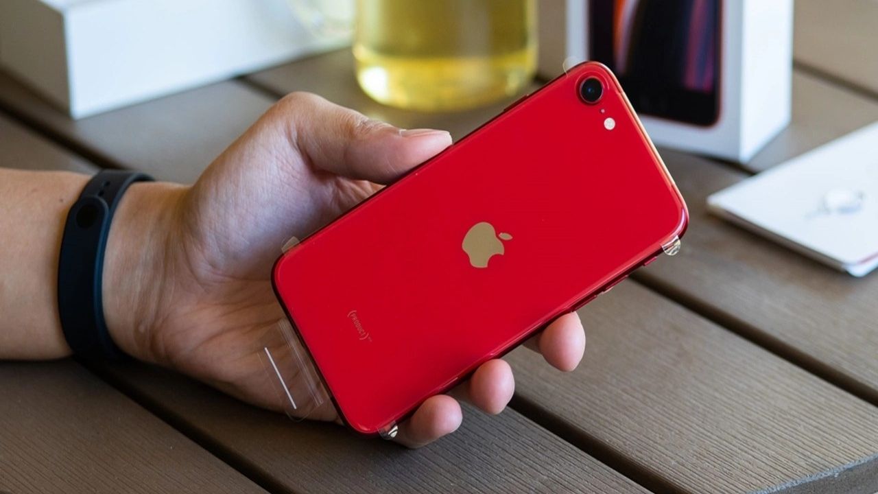 Apple iPhone SE 2022 incelemesi: tarihli tasarım ancak pazarlık fiyatı