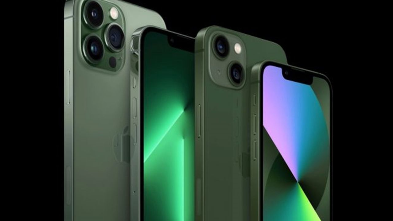 Samsung, Galaxy S22 Ultra'ya çok benzer bir renk olan 5G iPhone 13'teki yeni yeşil rengin kopya olduğunu ima etti.