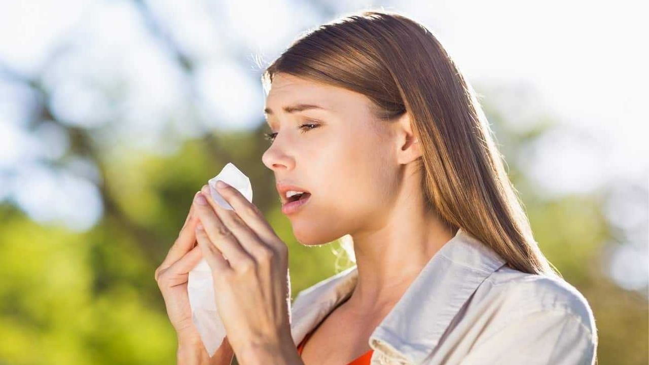 Daha sıcak hava, ağaç poleni sivri uçtuğu için saman nezlesi semptomlarıyla hasara yol açıyor
