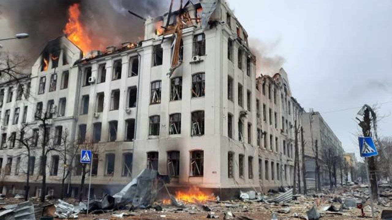 Ukrayna Başbakanı Rusya'nın Ukrayna'yı Silmeyi Hedeflediğini Söyledi Bombardımanlar Yoğunlaştı