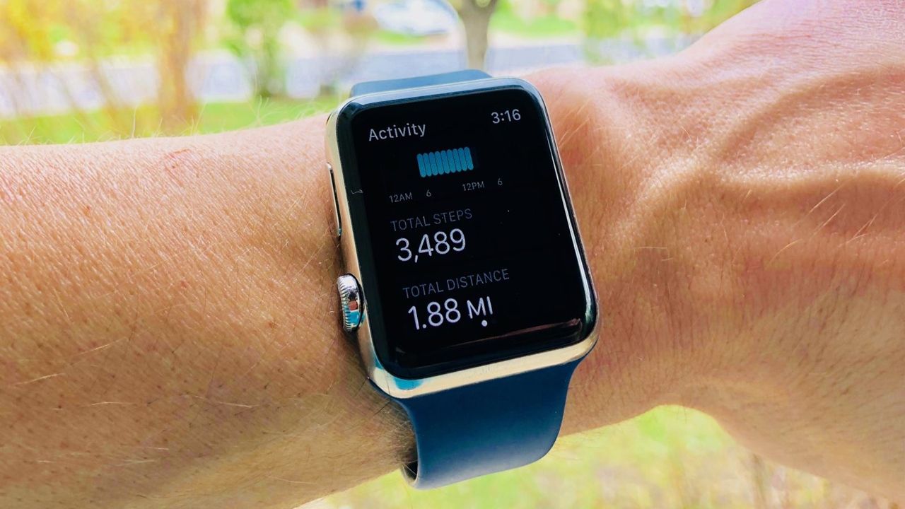 Fitbit, felç önleme teknolojisiyle Apple Watch'un liderliğini takip ediyor