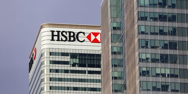 HSBC, online bankacılığa geçişte bu yıl Birleşik Krallık'ta 69 numaralı büyük banka şubesinin kapanacağını duyurdu
